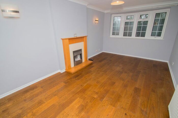 2 Bedroom Flat To Rent In Shearing Close, Gedling, Nottingham, NG4