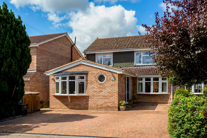4 Bedroom Semi-Detached House For Sale In Paddock Wood, Harpenden, AL5