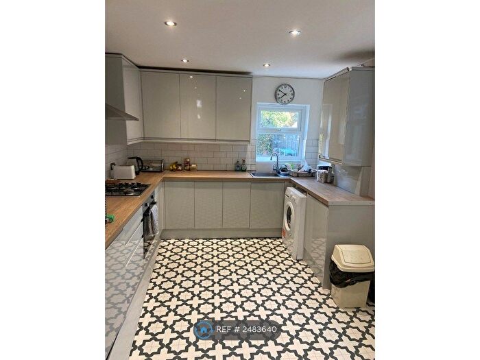 3 Bedroom End Of Terrace House To Rent In Millais Road, London, E11