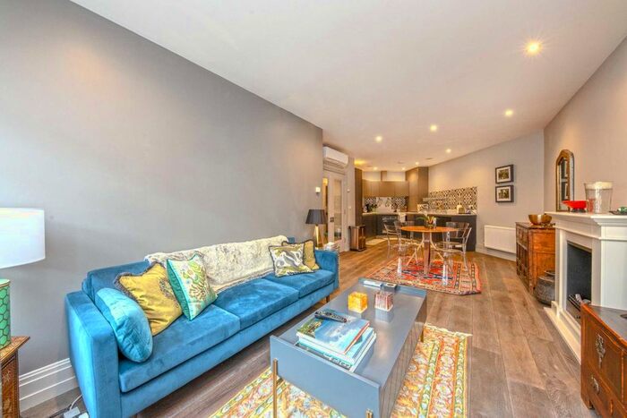 2 Bedroom Flat To Rent In The Quadrant, Richmond, TW9
