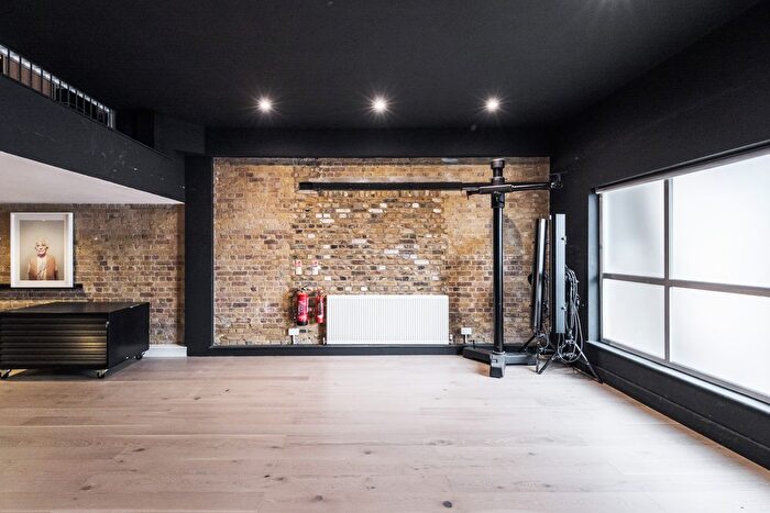 1 Bedroom Flat For Sale In Gowers Walk, London, E1