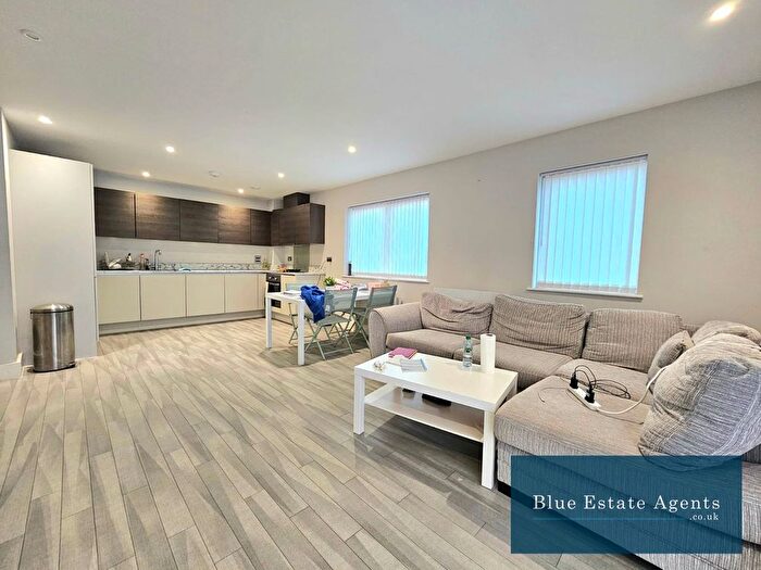 2 Bedroom Flat To Rent In Stoke Road, Slough, SL2