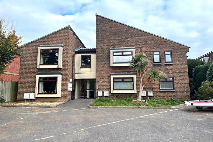 1 Bedroom Apartment To Rent In Station Road, Netley Abbey, Southampton, SO31