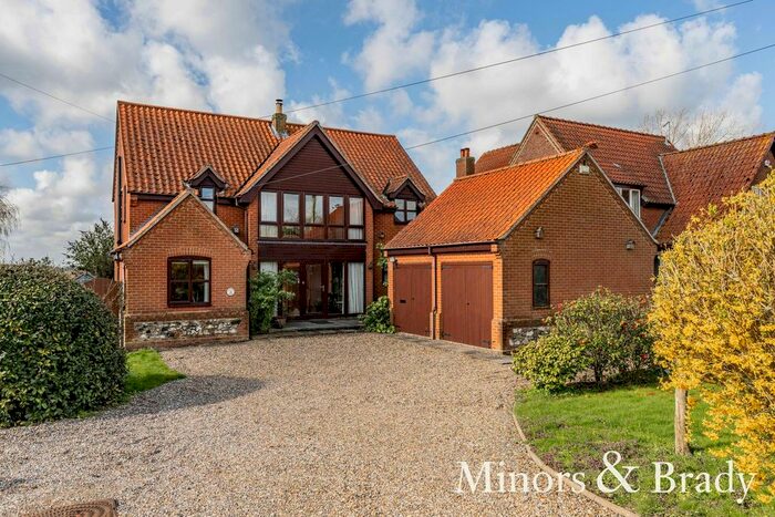 5 Bedroom Detached House For Sale In Mill Road, Stokesby, NR29