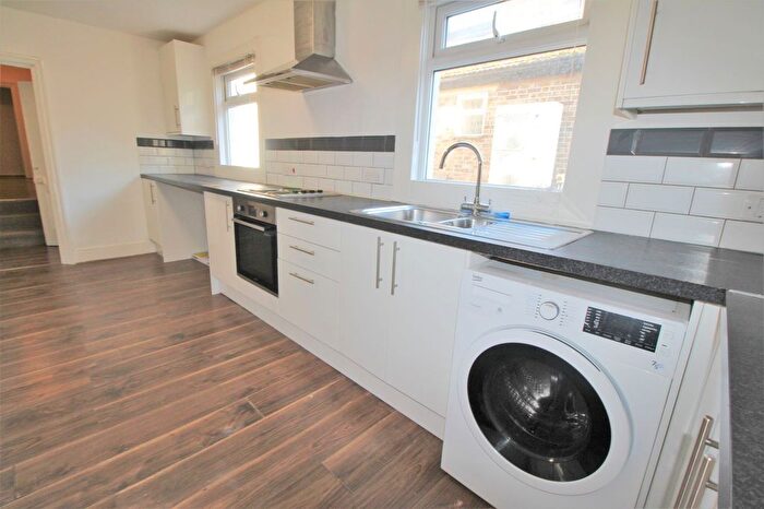 4 Bedroom Flat To Rent In Sydenham Road, Guildford, GU1
