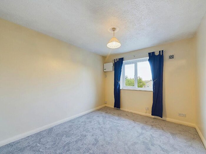 1 Bedroom Flat To Rent In Peregrine Court, Edison Road, Welling, Kent, DA16
