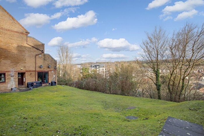 2 Bedroom Flat For Sale In Gandon Vale, High Wycombe, HP13