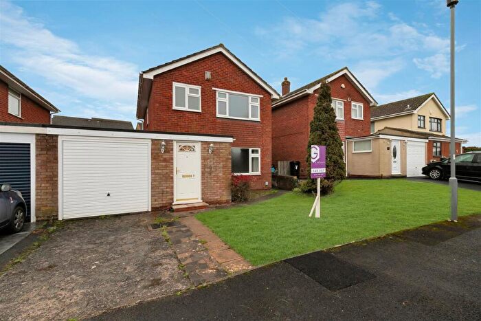 3 Bedroom Detached House For Sale In Walnut Close, Keynsham, BS31
