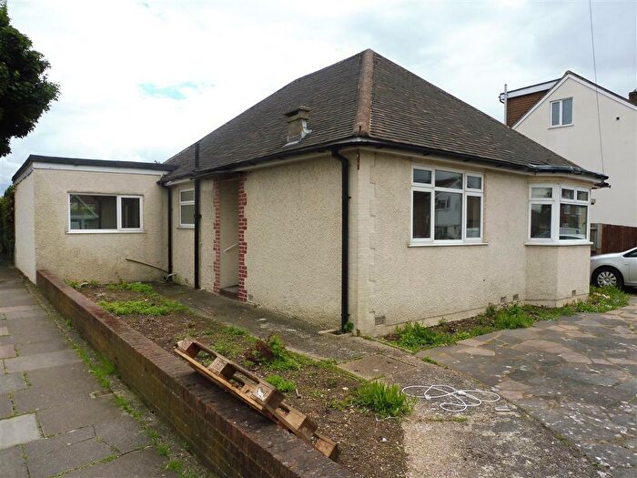3 Bedroom Detached Bungalow To Rent In Mahlon Avenue, Ruislip, HA4