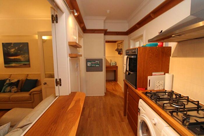 2 Bedroom Flat To Rent In Athole Gardens, Glasgow, G12