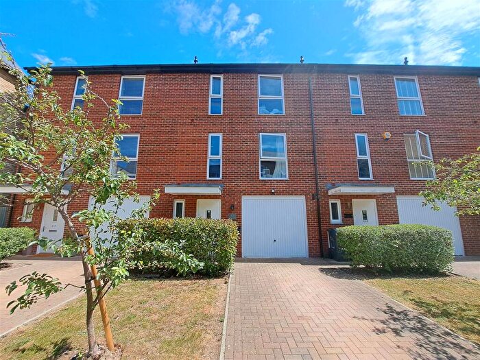 3 Bedroom Town House For Sale In Brunel Way, Bedhampton, PO9