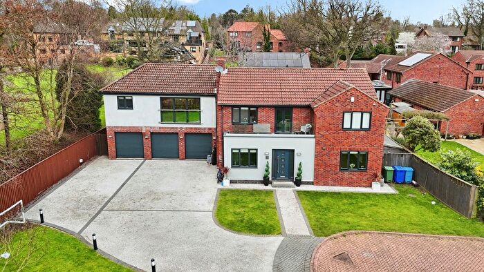 5 Bedroom Detached House For Sale In The Coachings, Cliff Road, Hessle, HU13