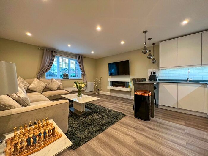 1 Bedroom Apartment For Sale In High Street, West Molesey, KT8