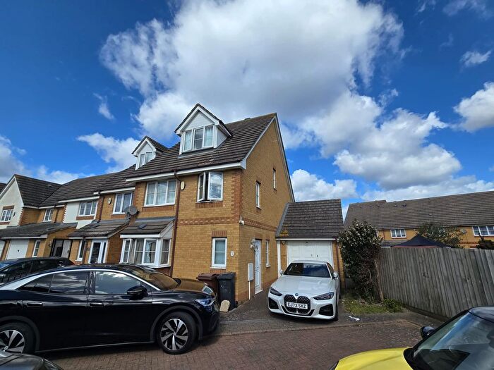 4 Bedroom Semi Detached House To Rent In Hornbeam Close, Barking, IG11