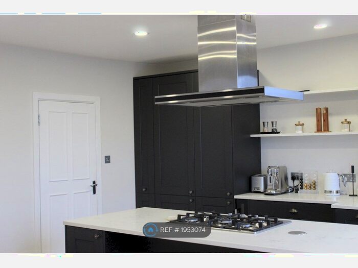 1 Bedroom Flat To Rent In St Stephens Avenue, London, W12