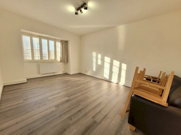 1 Bedroom Flat To Rent In Colney Hatch Lane, London, N10