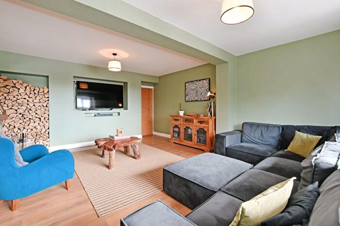 3 Bedroom Detached House For Sale In Meadow View Road, Meadowhead, Sheffield, S8