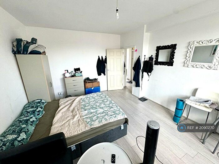 2 Bedroom Flat To Rent In Ansell House, London, E1