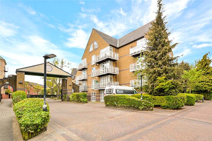 2 Bedroom Flat To Rent In Virginia Court, Eleanor Close, SE16
