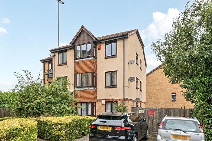 1 Bedroom Flat To Rent In Oak Apple Court, London, SE12