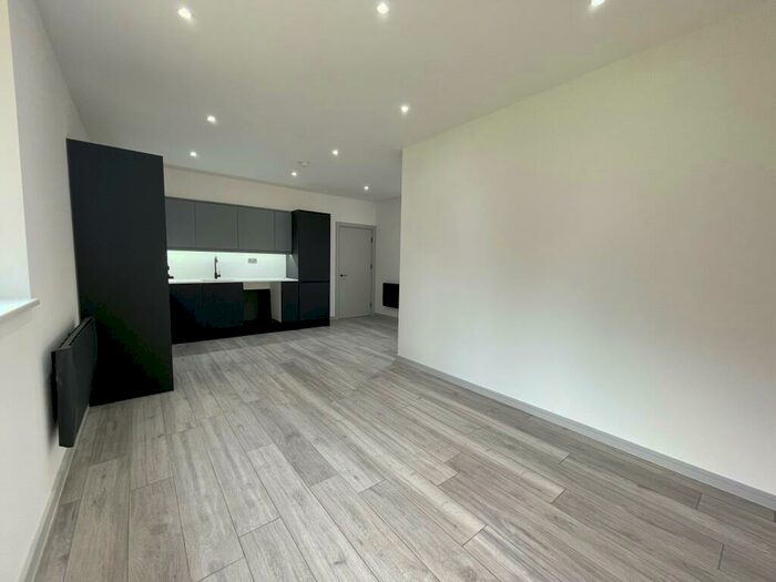 2 Bedroom Flat To Rent In Chingford Road, Walthamstow, E17