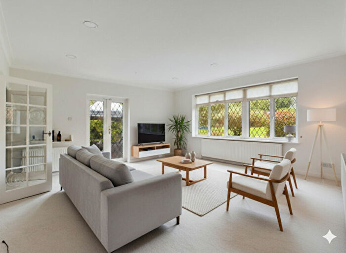 4 Bedroom Detached House To Rent In Covert Way, Barnet, EN4