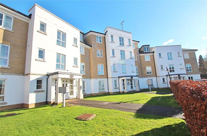 2 Bedroom Flat For Sale In Tudor Way, Knaphill, Woking, Surrey, GU21