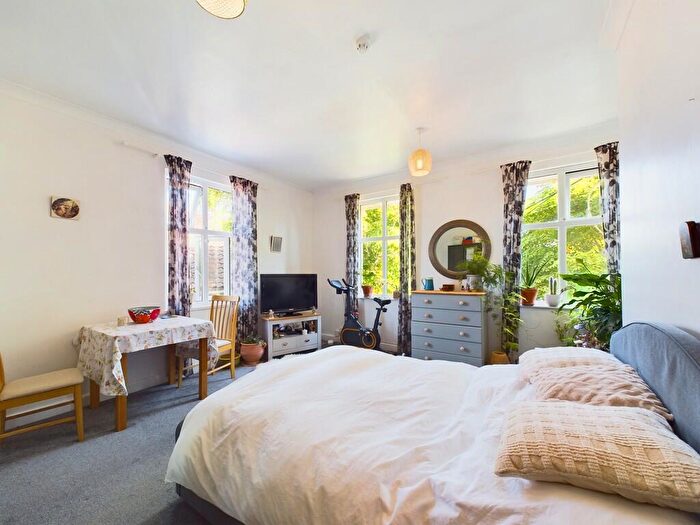 Flat To Rent In Farncombe Road, Worthing, BN11