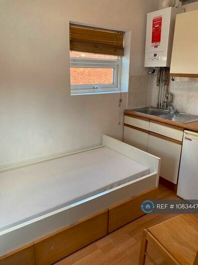 Studio To Rent In Churchill Road, London, NW2