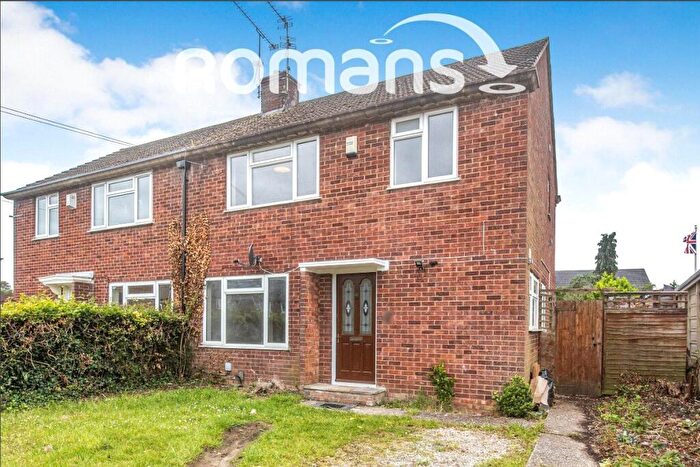 3 Bedroom Semi Detached House For Sale In Wye Close, Tilehurst, Reading, RG30
