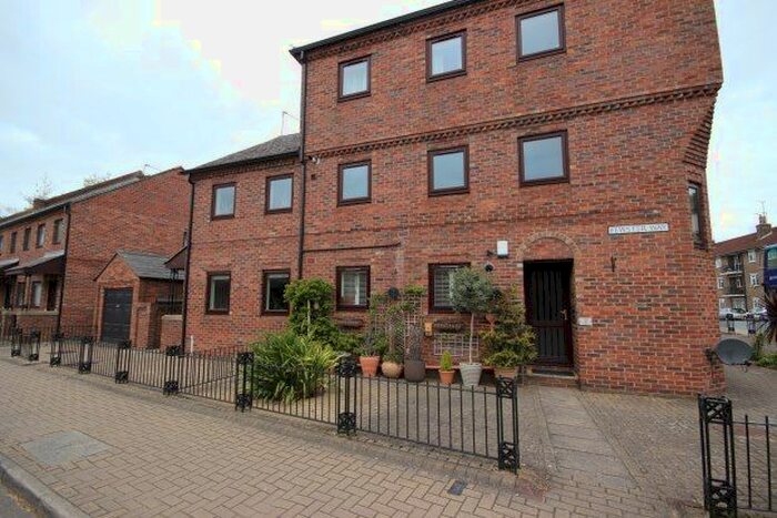 2 Bedroom Flat To Rent In Fewster Way, York, YO10