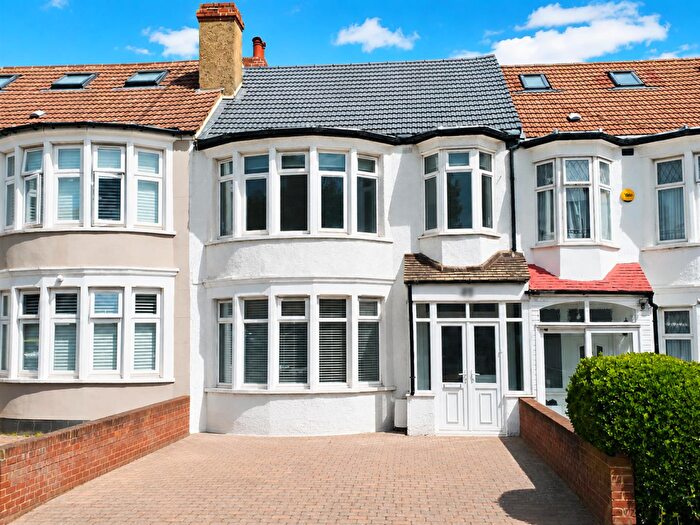 3 Bedroom Terraced House To Rent In Bourne Hill, Palmers Green, N13