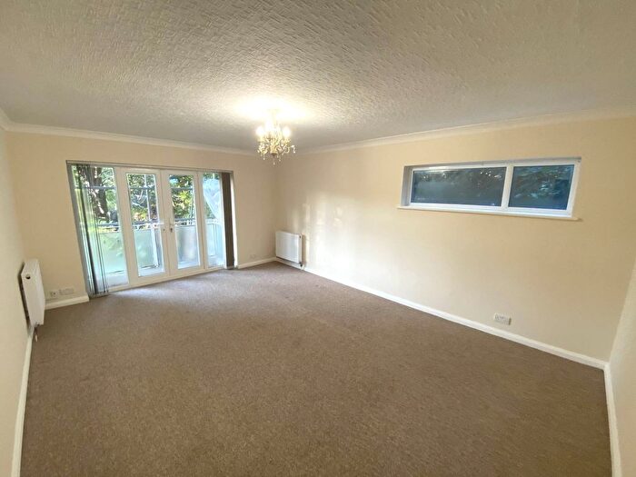 2 Bedroom Flat To Rent In Hale Lane, Edgware, HA8