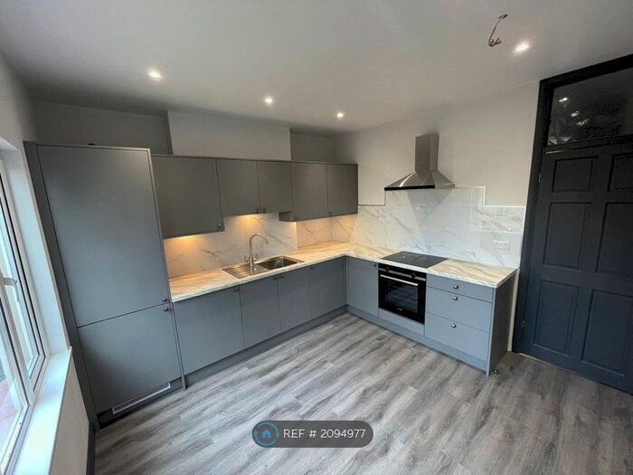 2 Bedroom Flat To Rent In Woodgrange Drive, Southend-On-Sea, SS1