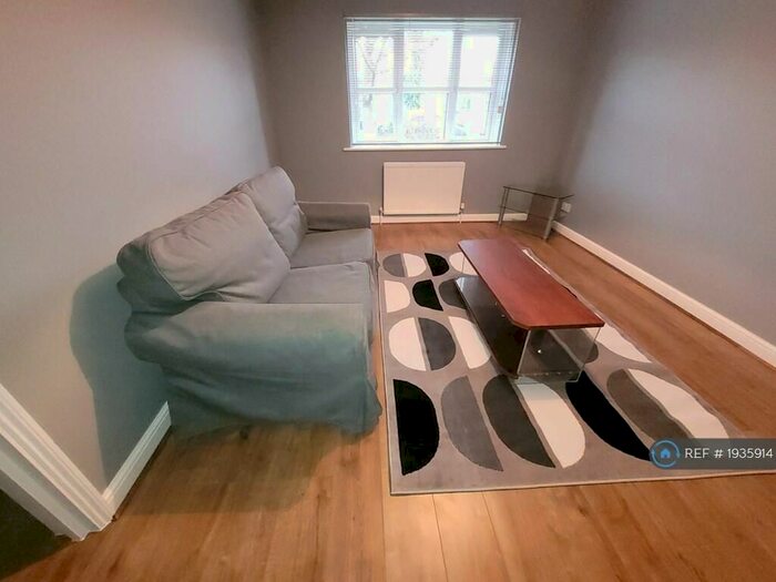 1 Bedroom Flat To Rent In Boltons Lane, Hayes, UB3