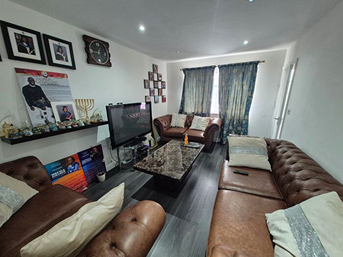 5 Bedroom Semi-Detached House To Rent In Lechmere Avenue, Chigwell, IG7