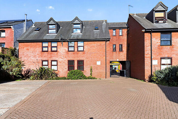 1 Bedroom Flat For Sale In Bargates, Christchurch, BH23