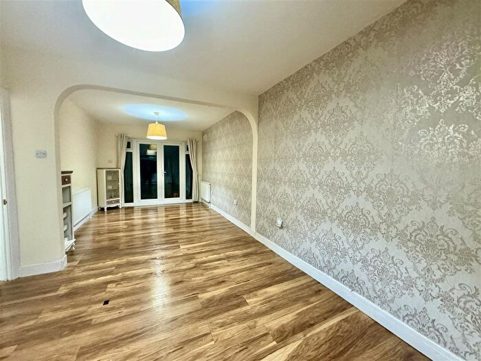 3 Bedroom Semi-Detached House To Rent In Beechwood Avenue, Ruislip, HA4