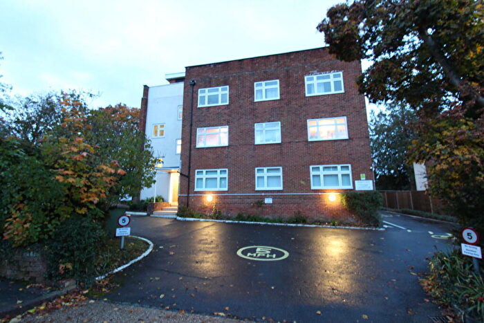 3 Bedroom Flat To Rent In Bassett Avenue, SO16