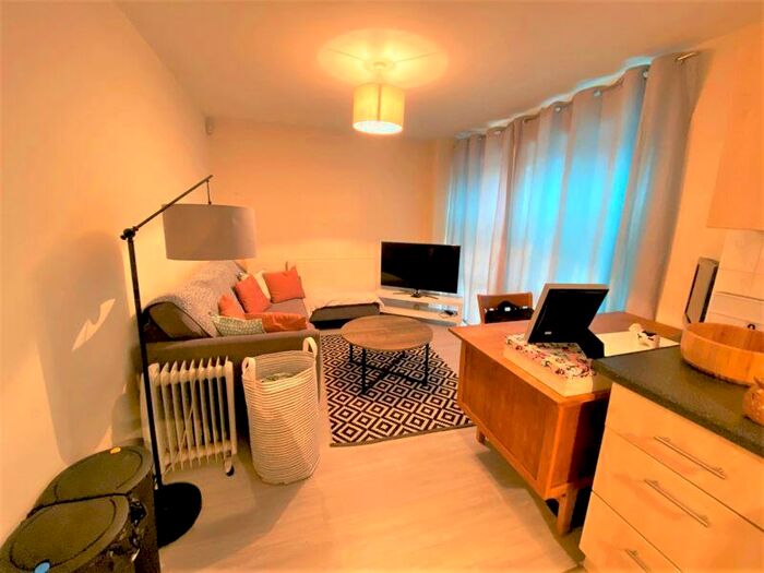 2 Bedroom Apartment To Rent In Francis Avenue, Manchester, M30