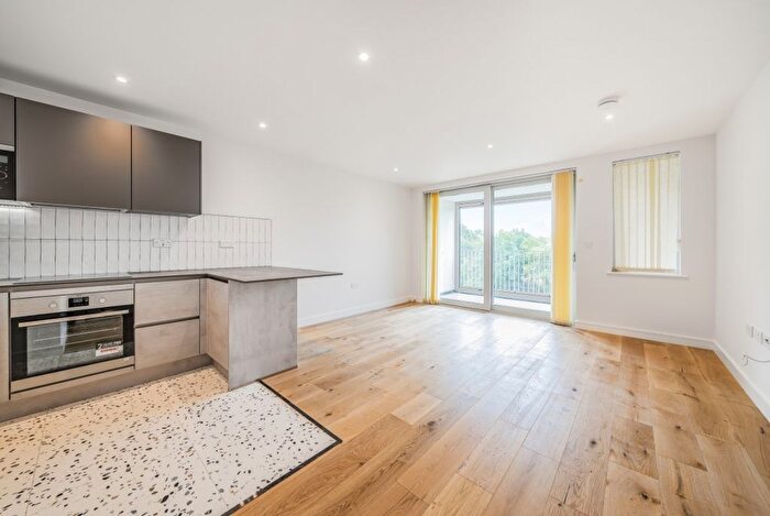 2 Bedroom Flat To Rent In Commonside East, Mitcham, CR4