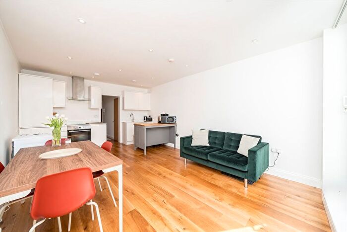 2 Bedroom Flat For Sale In North End Road, Fulham, SW6