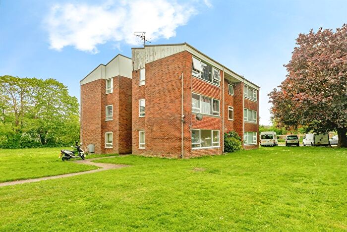 1 Bedroom Flat For Sale In Longbridge Road, Horley, RH6