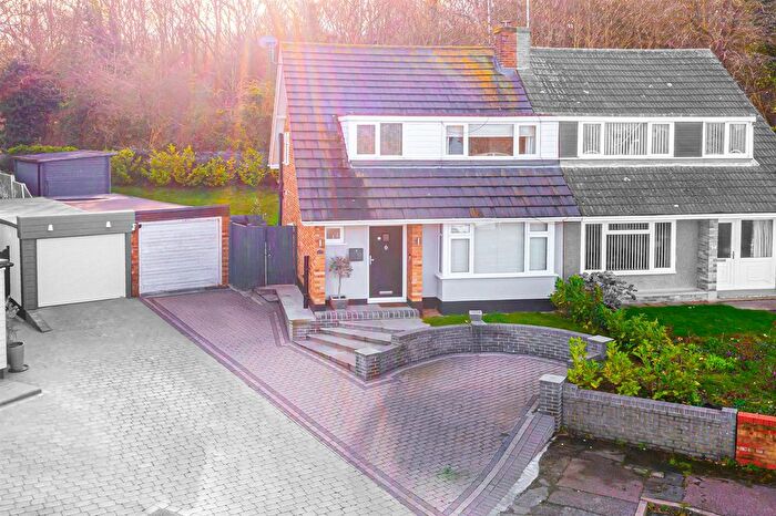 3 Bedroom Semi Detached House For Sale In Fairland Close, Rayleigh, SS6