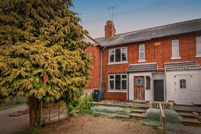 3 Bedroom Terraced House For Sale In Manor Farm Road, Raunds, NN9