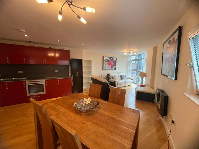 2 Bedroom Flat To Rent In Bute Terrace, Cardiff, CF10