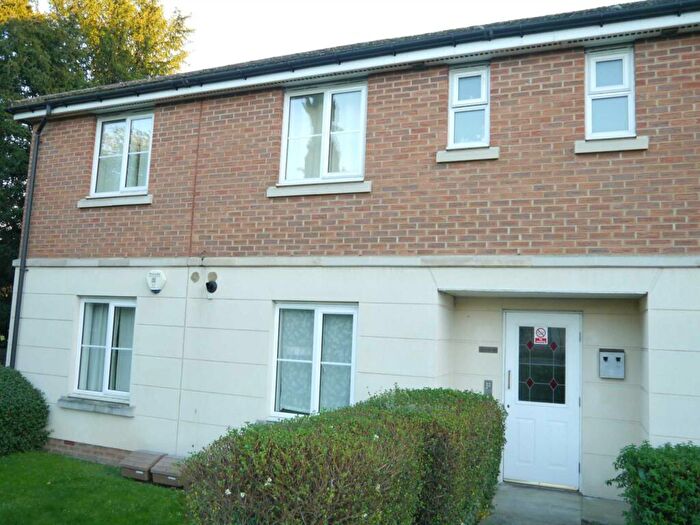 2 Bedroom Flat To Rent In St Lukes Court, AL10