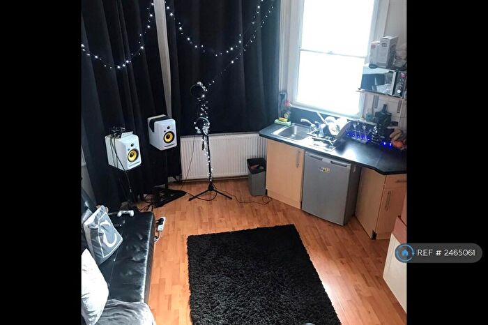 Studio To Rent In Thurlow Park Road, London, SE21