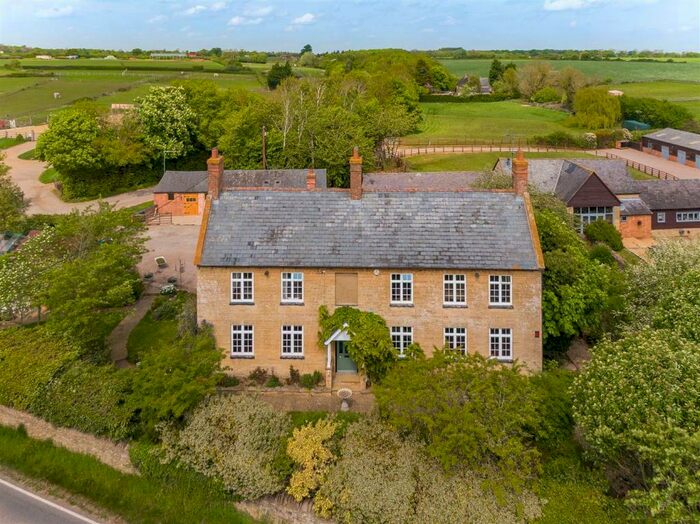 4 Bedroom Detached House For Sale In Stoke Goldington, Buckinghamshire, MK16