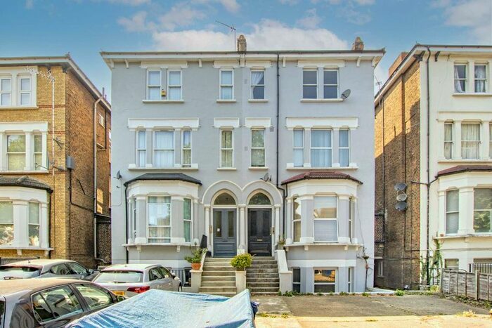 2 Bedroom Flat To Rent In The Avenue, London, W13